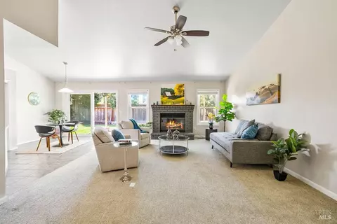 Living - 5837 Mathilde Dr, Windsor, CA 95492 photo 2 of 4