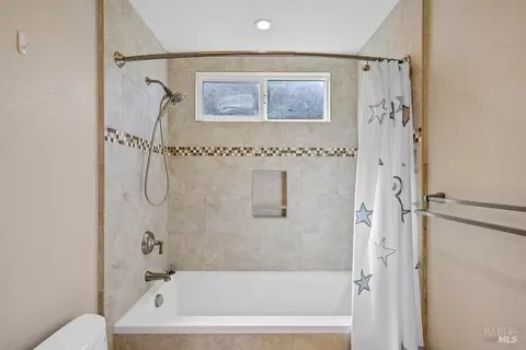 Bath - 5837 Mathilde Dr, Windsor, CA 95492 photo 3 of 4