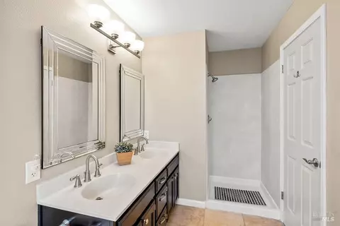 Bath - 5837 Mathilde Dr, Windsor, CA 95492 photo 4 of 4