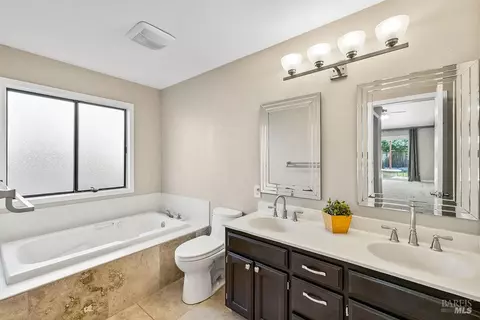 Bath - 5837 Mathilde Dr, Windsor, CA 95492 photo 2 of 4