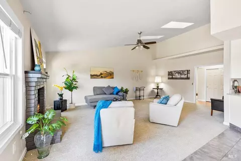 Living - 5837 Mathilde Dr, Windsor, CA 95492 photo 3 of 4