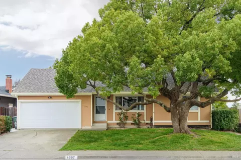 1097 Crinella Dr, Petaluma, CA 94954