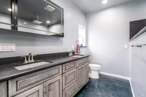 Bath - 5510-5500 Parducci Rd, Ukiah, CA 95482 photo 7 of 8