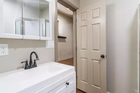 Bath - 5510-5500 Parducci Rd, Ukiah, CA 95482 photo 3 of 8