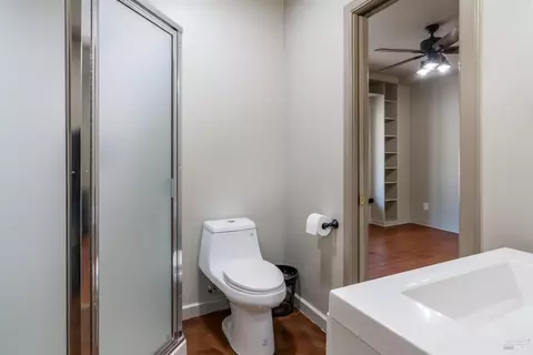 Bath - 5510-5500 Parducci Rd, Ukiah, CA 95482 photo 2 of 8