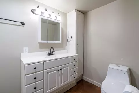 Bath - 5510-5500 Parducci Rd, Ukiah, CA 95482 photo 4 of 8