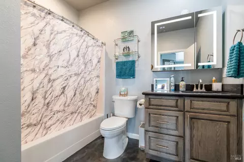 Bath - 5510-5500 Parducci Rd, Ukiah, CA 95482 photo 5 of 8