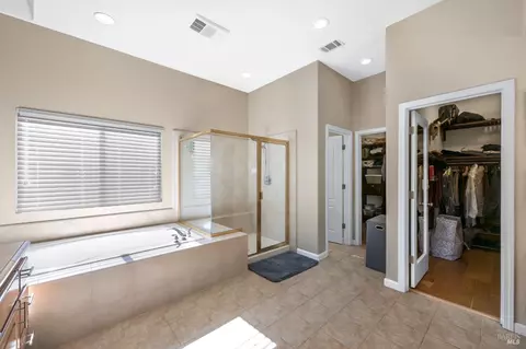 Bath - 2664 Avocet Ln, Vallejo, CA 94591 photo 2 of 3