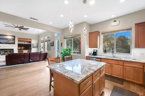 Kitchen - 2664 Avocet Ln, Vallejo, CA 94591 photo 4 of 6
