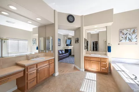 Entry Way - 2664 Avocet Ln, Vallejo, CA 94591 photo 4 of 4