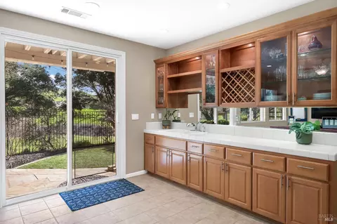 Kitchen - 2664 Avocet Ln, Vallejo, CA 94591 photo 5 of 6