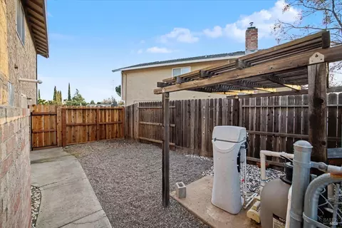Exterior - 448 Corte Lagos Ct, Vacaville, CA 95688 photo 8 of 14