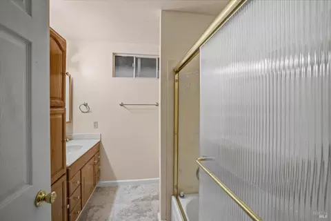 Bath - 448 Corte Lagos Ct, Vacaville, CA 95688 photo 2 of 4