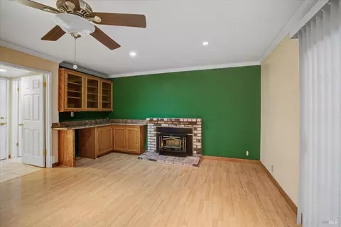 Living - 448 Corte Lagos Ct, Vacaville, CA 95688 photo 8 of 9