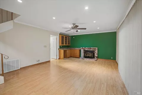Living - 448 Corte Lagos Ct, Vacaville, CA 95688 photo 5 of 9