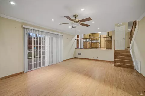 Living - 448 Corte Lagos Ct, Vacaville, CA 95688 photo 9 of 9
