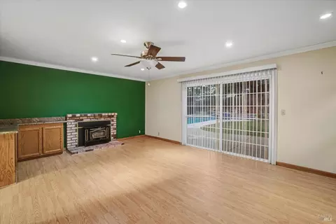 Living - 448 Corte Lagos Ct, Vacaville, CA 95688 photo 4 of 9