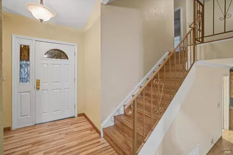 Entry Way - 448 Corte Lagos Ct, Vacaville, CA 95688 photo 4 of 5