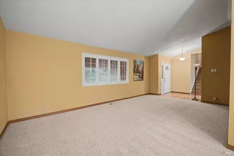Living - 448 Corte Lagos Ct, Vacaville, CA 95688 photo 2 of 9