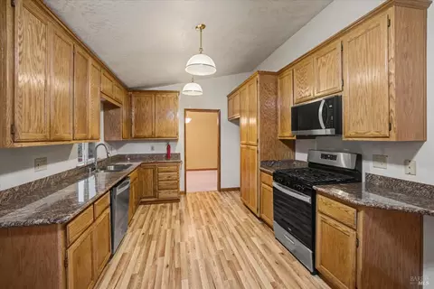 Kitchen - 448 Corte Lagos Ct, Vacaville, CA 95688 photo 2 of 2