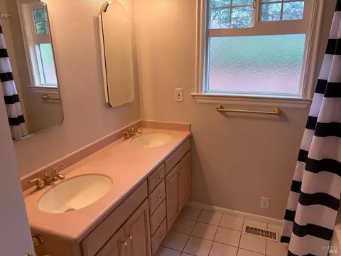 Bath - 450 Sky Oaks Dr, Angwin, CA 94508 photo 1 of 2