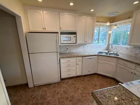 Kitchen - 450 Sky Oaks Dr, Angwin, CA 94508 photo 2 of 3