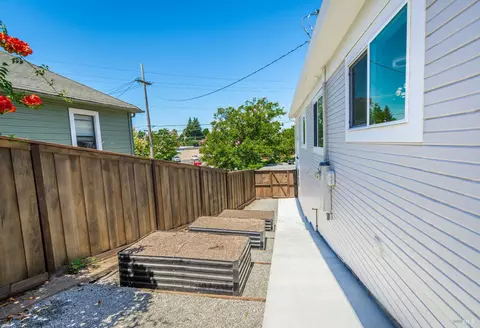 Exterior - 1008 Evans Ave, Napa, CA 94559 photo 5 of 10