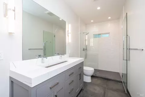 Bath - 1008 Evans Ave, Napa, CA 94559 photo 3 of 5