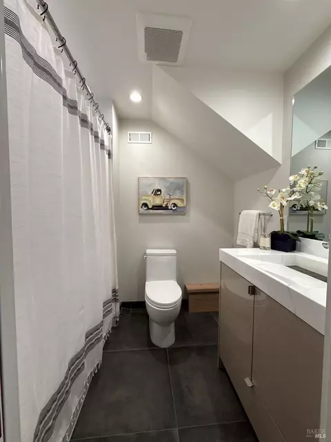 Bath - 1008 Evans Ave, Napa, CA 94559 photo 4 of 5
