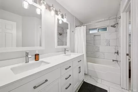Bath - 9830 Marcella Ln, Windsor, CA 95492 photo 2 of 2