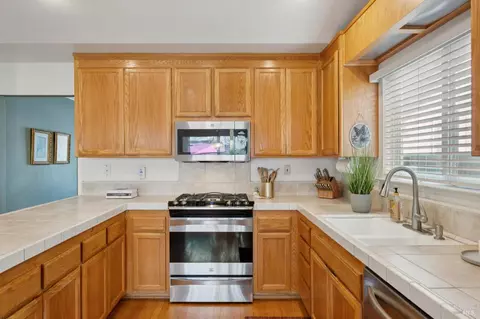 Kitchen - 9830 Marcella Ln, Windsor, CA 95492 photo 3 of 3