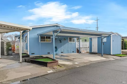 7 Michael Dr, Petaluma, CA 94954