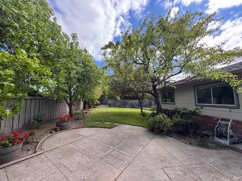 Exterior - 135 Fulton Pl, Windsor, CA 95492 photo 5 of 11