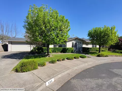 135 Fulton Pl, Windsor, CA 95492