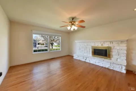 Living - 135 Fulton Pl, Windsor, CA 95492 photo 5 of 6