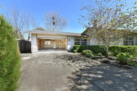 Exterior - 135 Fulton Pl, Windsor, CA 95492 photo 10 of 11