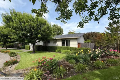 Exterior - 135 Fulton Pl, Windsor, CA 95492 photo 2 of 11