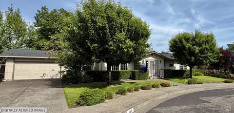 135 Fulton Pl, Windsor, CA 95492