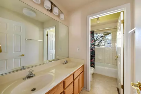 Bath - 135 Fulton Pl, Windsor, CA 95492 photo 5 of 7