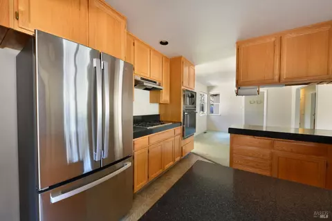 Kitchen - 135 Fulton Pl, Windsor, CA 95492 photo 3 of 3
