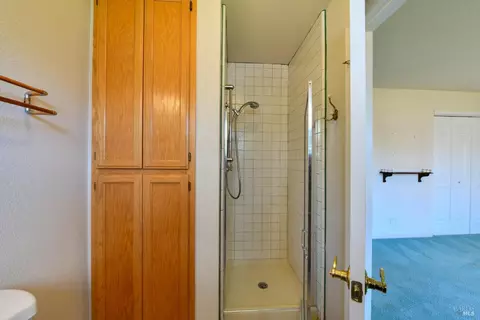 Bath - 135 Fulton Pl, Windsor, CA 95492 photo 7 of 7
