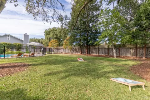 Exterior - 9821 Dawn Way, Windsor, CA 95492 photo 5 of 12