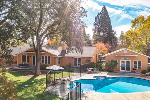 9821 Dawn Way, Windsor, CA 95492