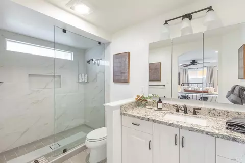 Bath - 9821 Dawn Way, Windsor, CA 95492 photo 1 of 3