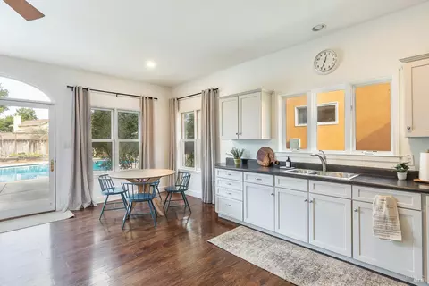 Kitchen - 9821 Dawn Way, Windsor, CA 95492 photo 6 of 6