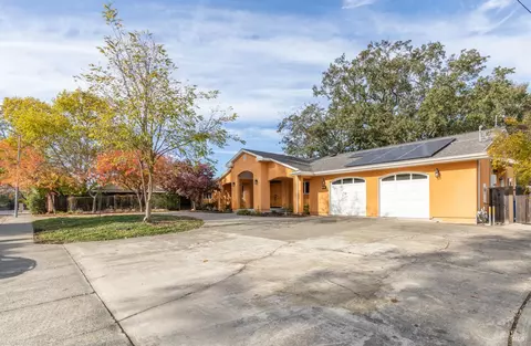 Exterior - 9821 Dawn Way, Windsor, CA 95492 photo 10 of 12