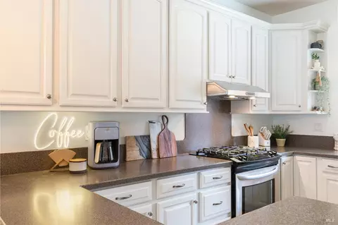 Kitchen - 9821 Dawn Way, Windsor, CA 95492 photo 2 of 6
