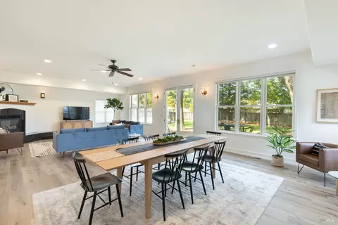 Dining - 9821 Dawn Way, Windsor, CA 95492 photo 3 of 3