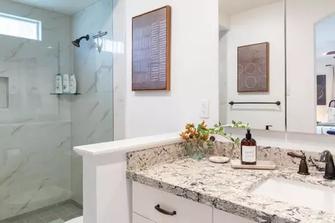 Bath - 9821 Dawn Way, Windsor, CA 95492 photo 3 of 3