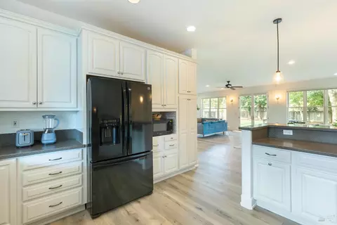 Kitchen - 9821 Dawn Way, Windsor, CA 95492 photo 4 of 6